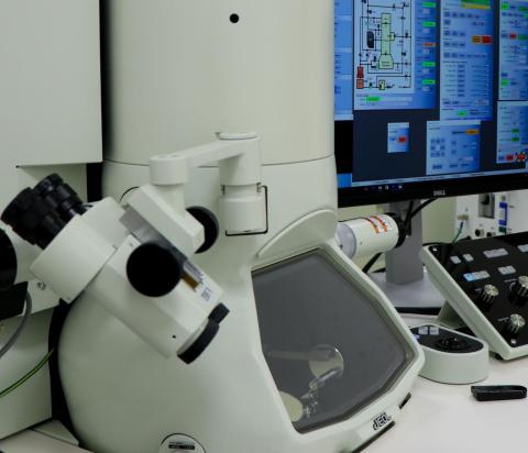 Ultra-High-Resolution Transmission Electron Microscope