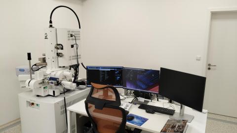 Schottky Field-Emission Scanning Electron Microscope